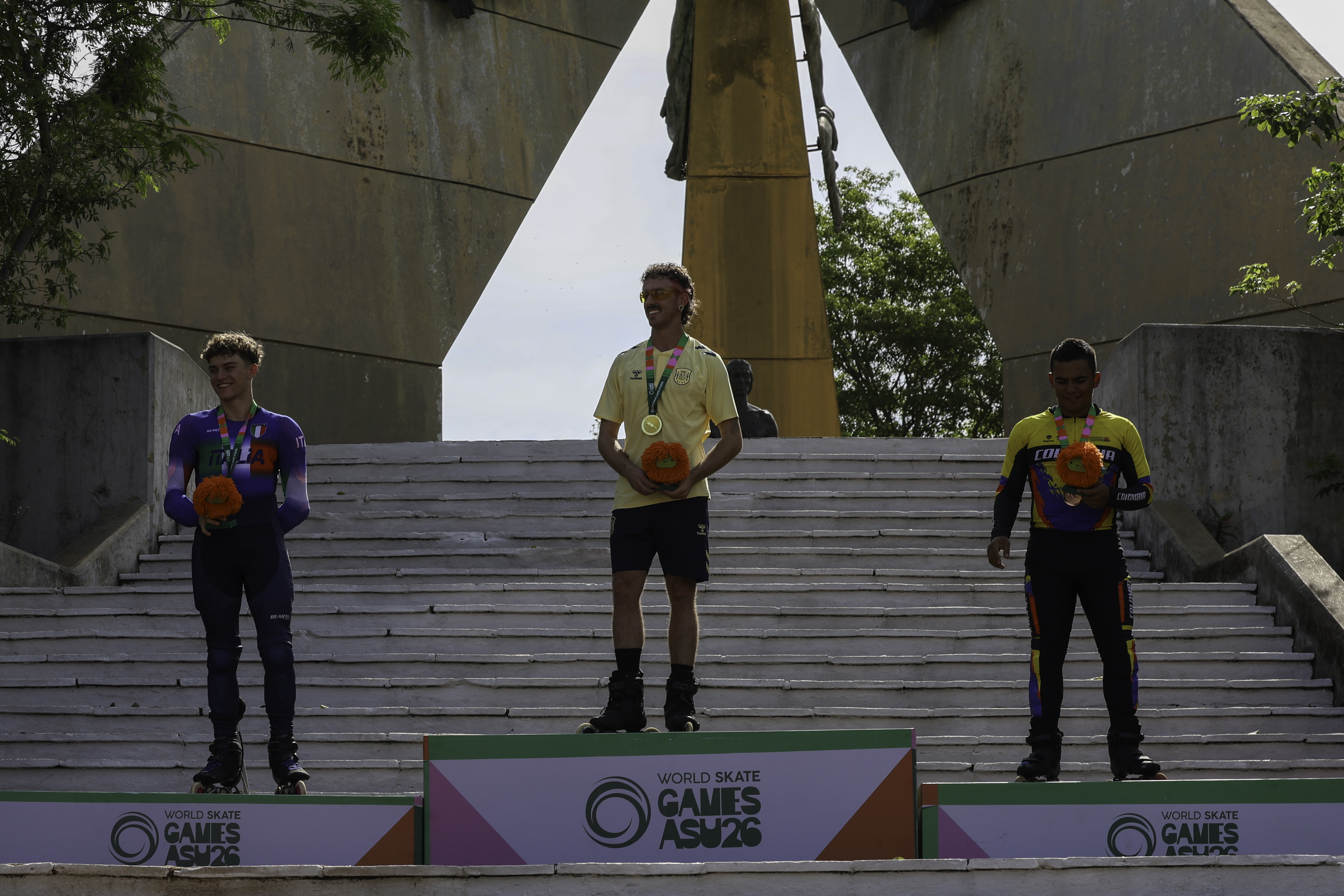 Pablo Soler en lo alto del podio de Inline Downhill