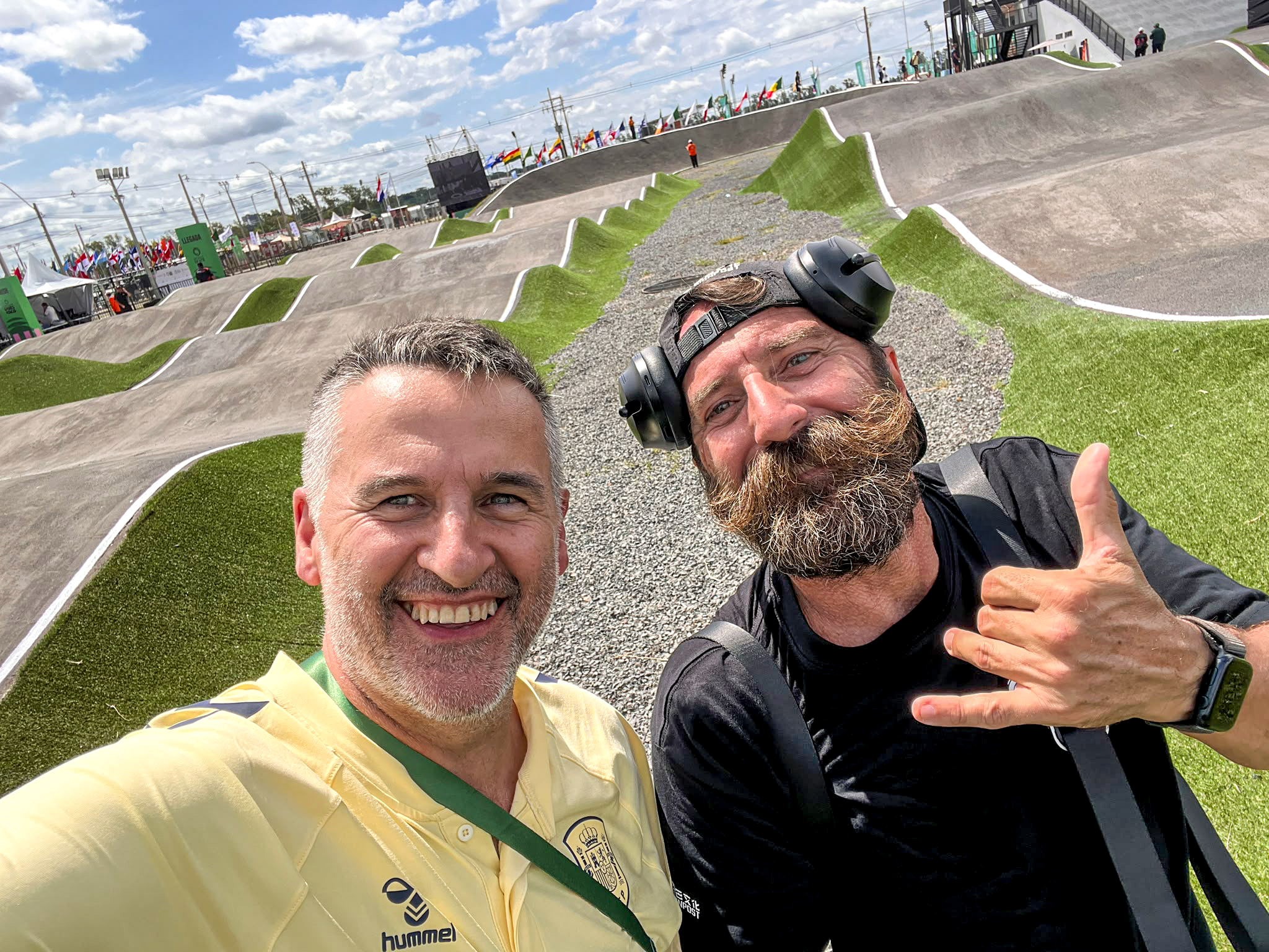 Luis Velasco y Raniero Corbelletti en la pista de Skate Cross