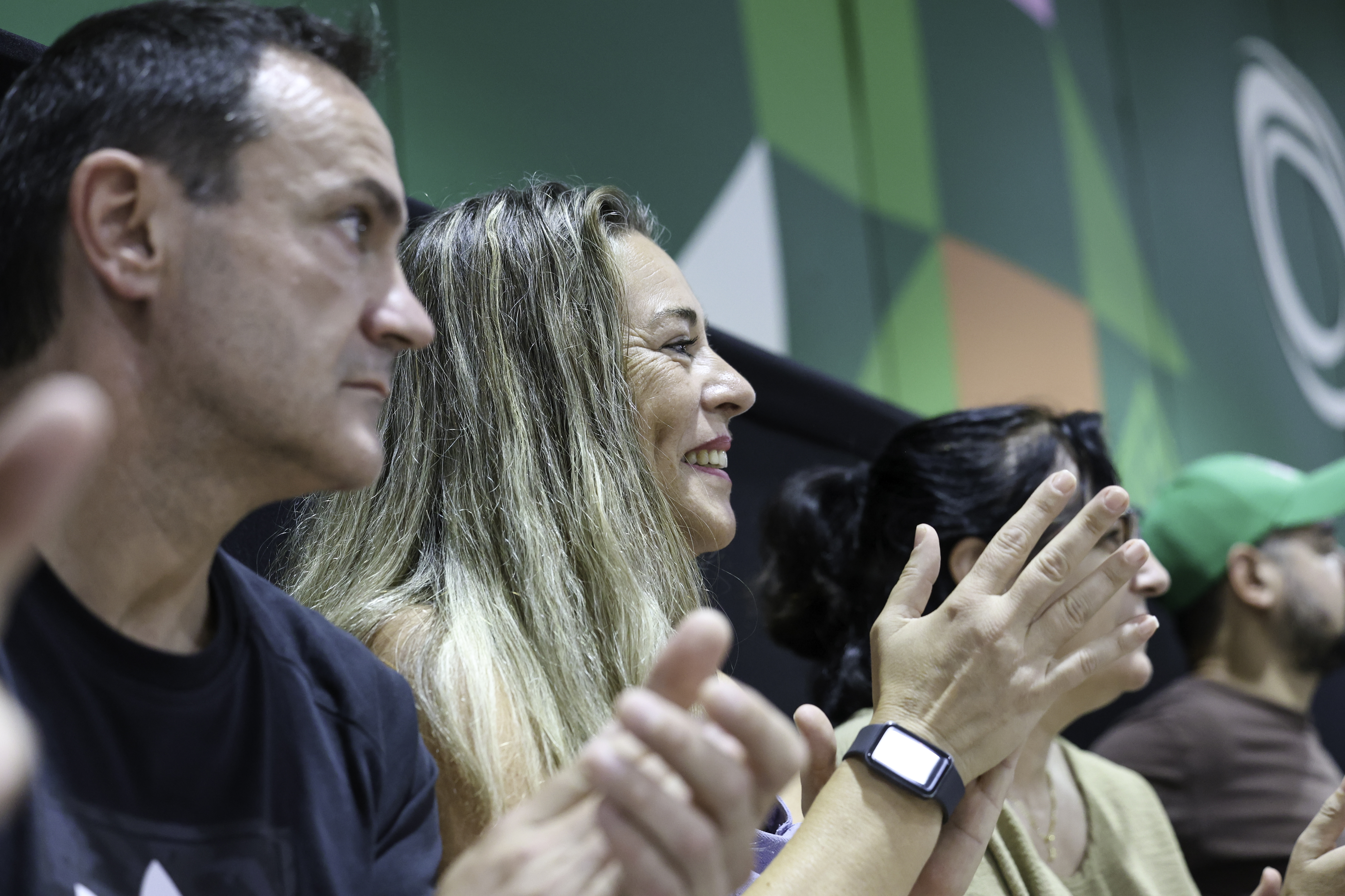 La familia de Adrián, animando desde la grada.