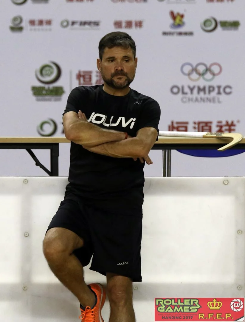 Sergi Macià observa la pista con los brazos cruzados en Nanjing 2017
