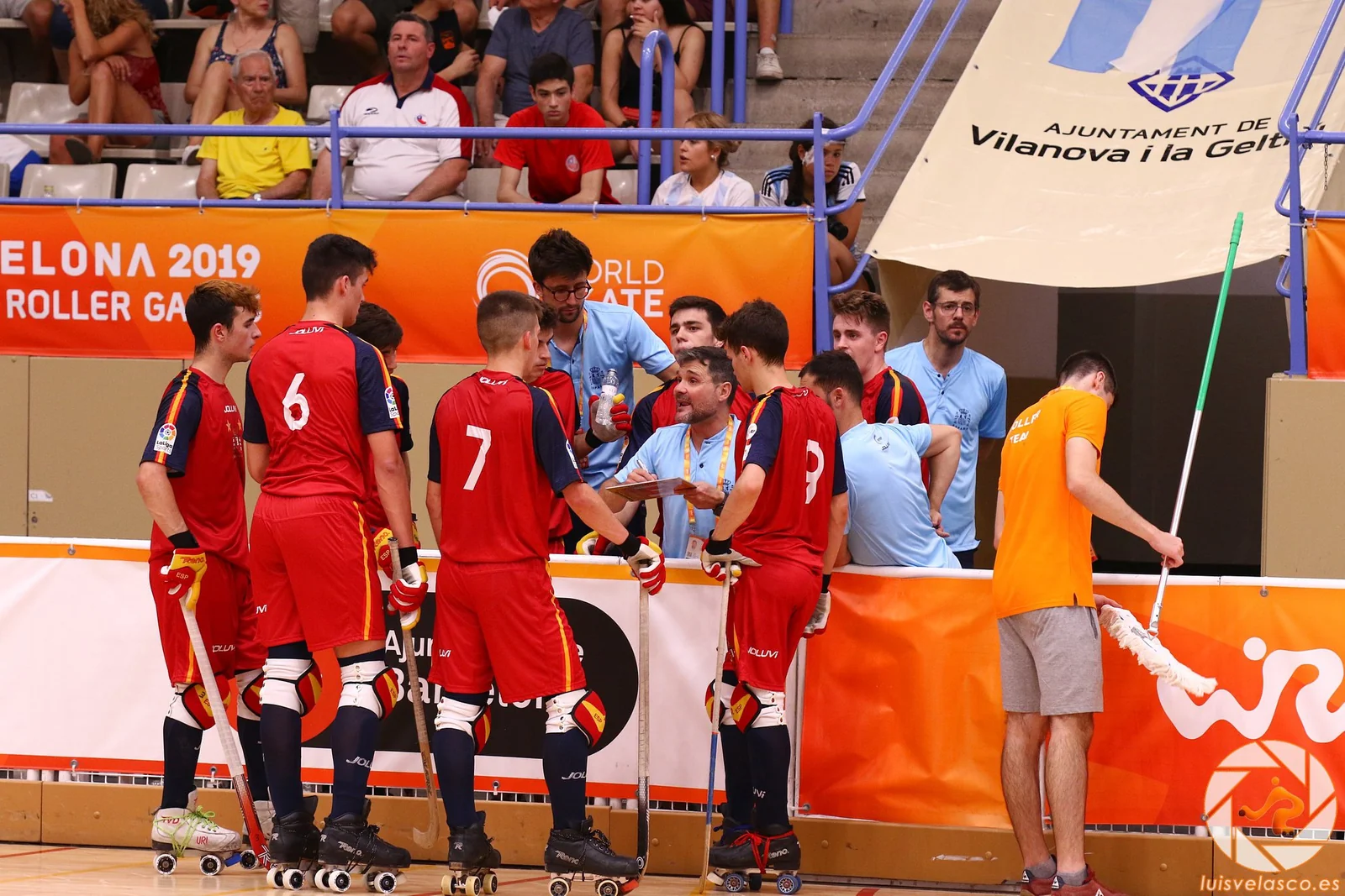 Sergi Macià dirige un tiempo muerto de la selección en Barcelona 2019